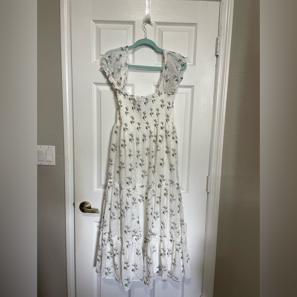 Gorgeous floral print, charming silhouette dress.